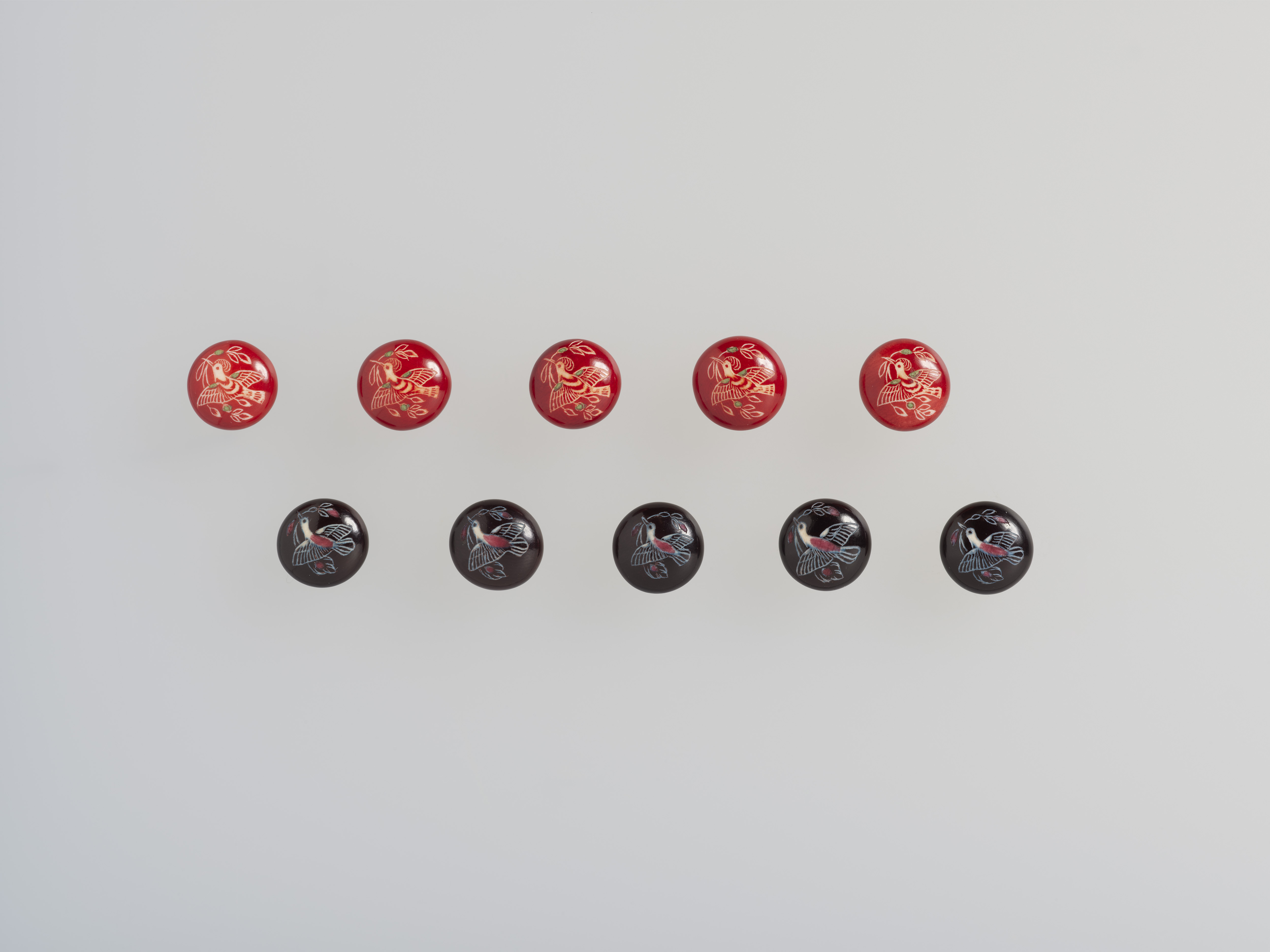 紅牙撥鏤碁子・紺牙撥鏤碁子（正倉院宝物模造）｜奈良国立博物館