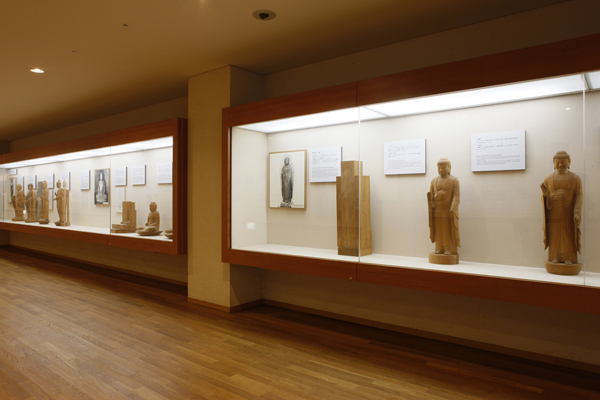 学習コーナー（仏像模型）