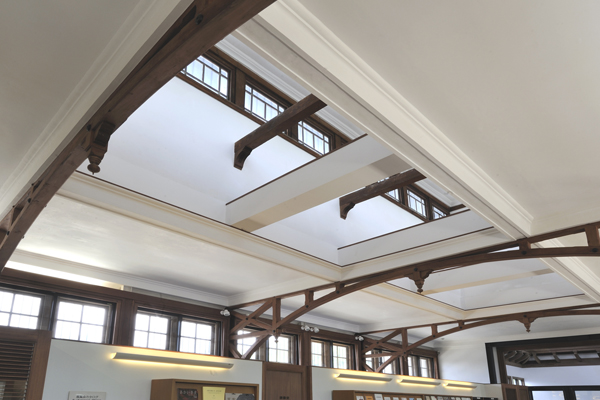 西翼部　クリアストーリー（採光窓）