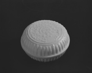 Bowl with cover (Excavated presumably from sutra mound at Nagato-Ichinomiya, Yamaguchi)_4