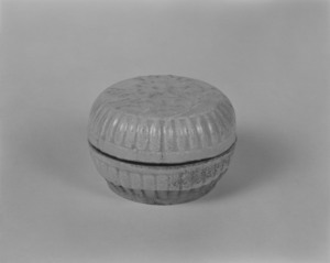 Bowl with Cover (Excavated presumably from Kinki district)