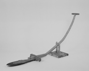 子日手辛鋤　附　粉地彩絵倚几（正倉院宝物模造）_2