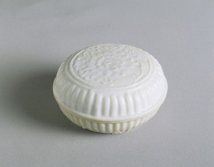 Bowl with cover (Excavated presumably from sutra mound at Nagato-Ichinomiya, Yamaguchi)