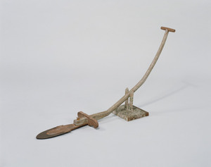 子日手辛鋤　附　粉地彩絵倚几（正倉院宝物模造）_1