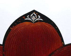 玳瑁螺鈿花形盤　北村昭斎作_2