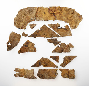 鉄三角板革綴短甲（奈良県五條猫塚古墳出土）_3