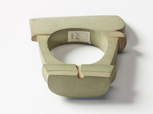 Hoe-shaped stone bracelet (Objects from Hokuwajōnan tumulus, Excavated from Northern Nara or Southern Kyoto)_2