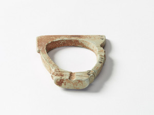Hoe-shaped stone bracelet (Objects from Hokuwajōnan tumulus, Excavated from Northern Nara or Southern Kyoto)_2