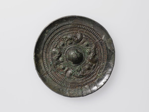 獣形鏡（奈良県天神山古墳出土）