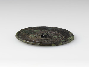 半三角縁人物鳥獣文鏡（奈良県天神山古墳出土）_2