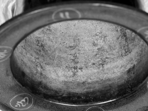 銅製銀象嵌梵字宝相華唐草文香炉_11