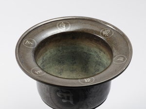 銅製銀象嵌梵字宝相華唐草文香炉_4