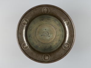 銅製銀象嵌梵字宝相華唐草文香炉_6